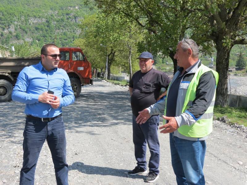 მერის პირველმა მოადგილემ მიმდინარე ინფრასტრუქტურის კეთილმოწყობის სამუშაოები...